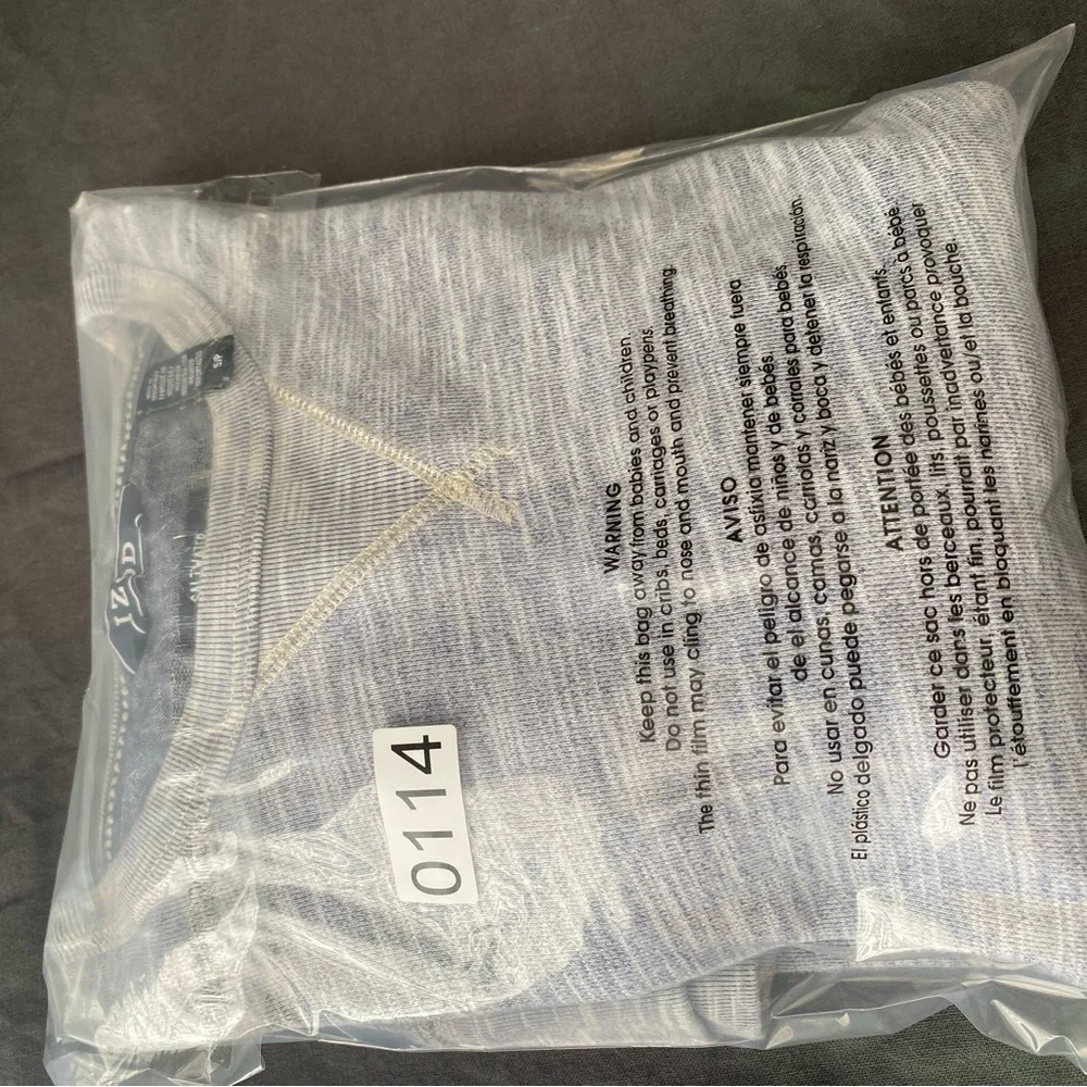 Izod Men's Gray Crewneck Sweater